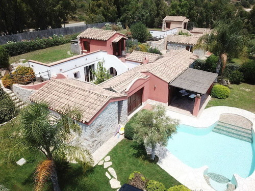 Villa Sinzias 675